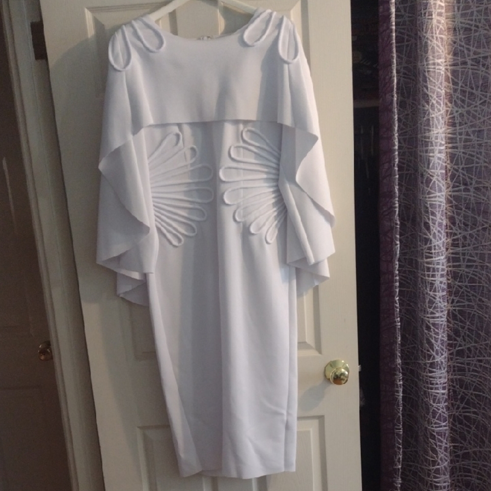 Elegant Giovanna Collection White Shift Dress Featuring A Cape And Piping Trim